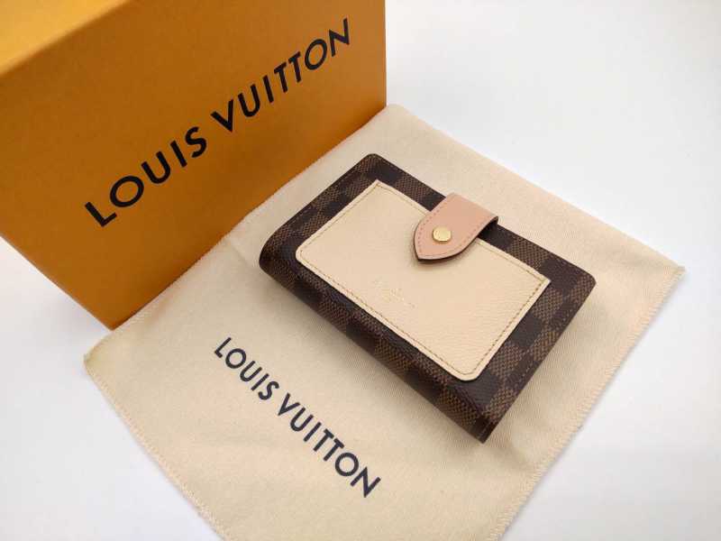 ルイ・ヴィトン 財布 イニシャル刻印入り ルイ・ヴィトンがま口財布 イニシャル刻印 の買取実績(130003