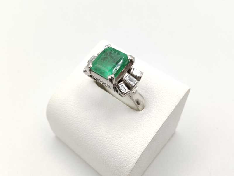 エメラルド買取 プラチナリング