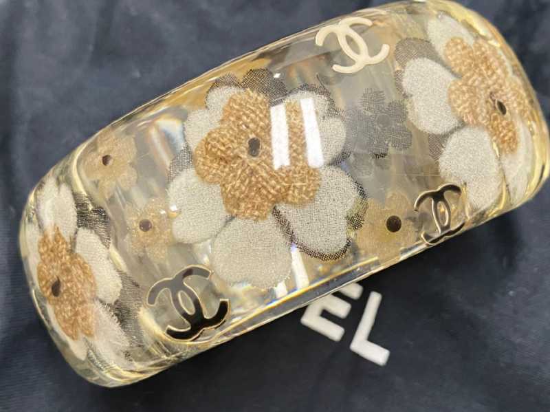 シャネル買取 クリア バングル