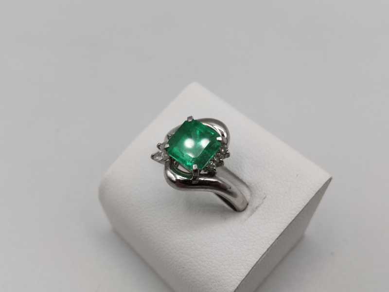 エメラルド買取 プラチナリング