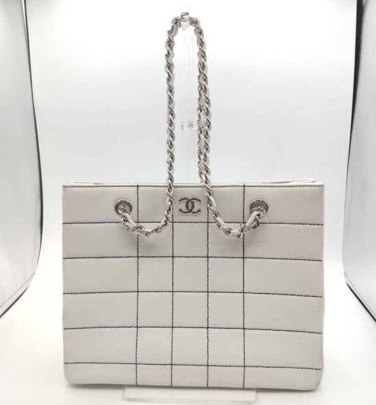 シャネル　買取　チェーントートバッグ　ホワイト/レザー