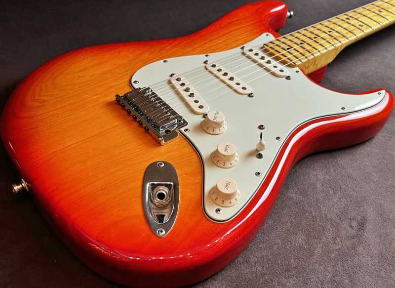 Fender Custom Shop 買取 Custom Deluxe Stratocaster エレキギター
