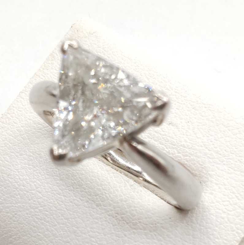 ダイヤモンド　買取　トリリアントカット　2.5ct