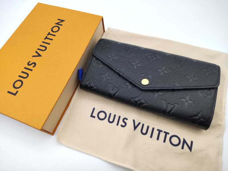 Louis Vuitton Sarah Wallet M82257 Black 