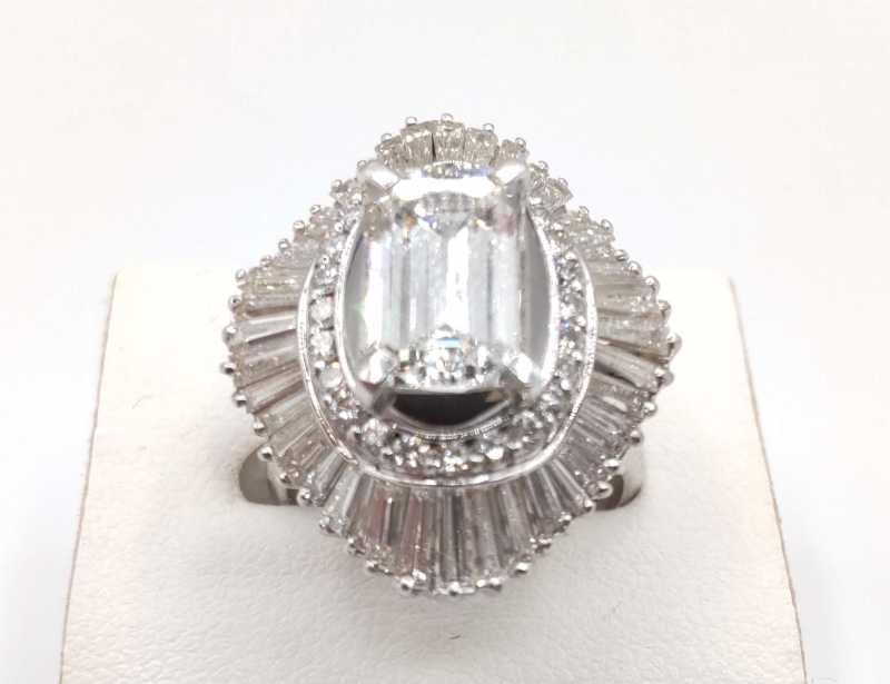ダイヤモンド買取 ２カラットエメラルドカット指輪