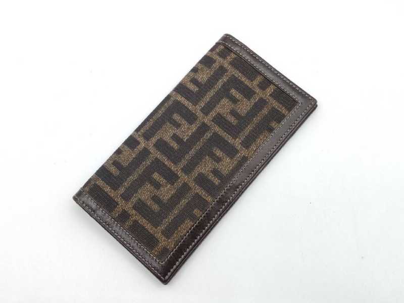 フェンディ　買取　ズッカ柄　二つ折り長財布