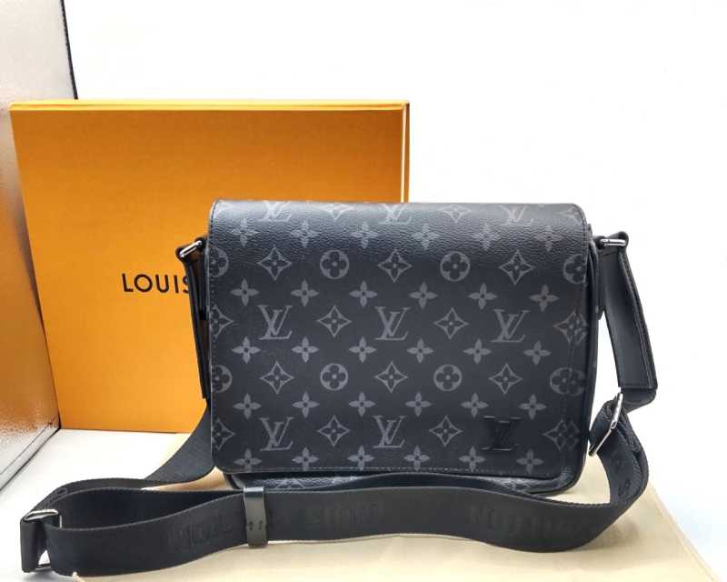 美品・鑑定済み】LOUIS VUITTON ルイヴィトン ディストリクト-