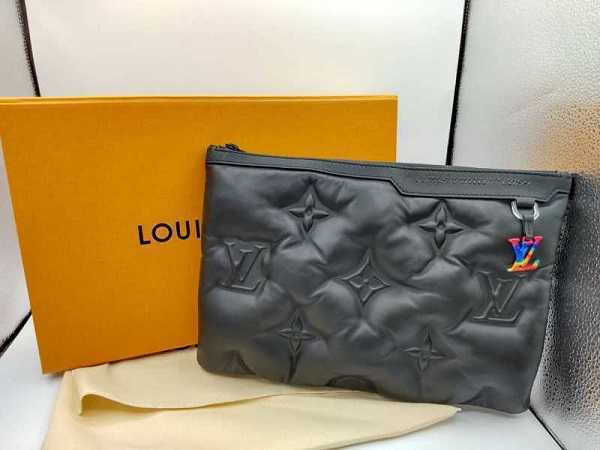 ルイヴィトン買取 ポシェットA4 M68775