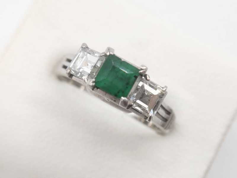 PT900リング　買取　0.8CT　エメラルド
