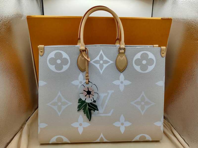ルイヴィトン　買取　オンザゴー　M57640