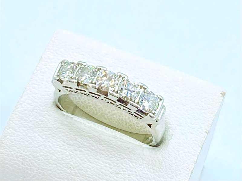 ダイヤモンド買取 プラチナ台 ダイヤモンド 1.00ct 一文字 リング