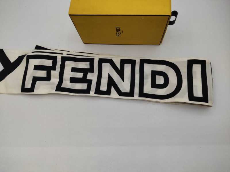 フェンディ　買取　ツイリースカーフ