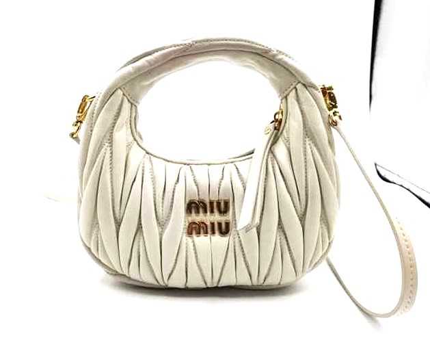 ミュウミュウワンダー マテラッセレザー ホーボーミニバッグの買取実績  