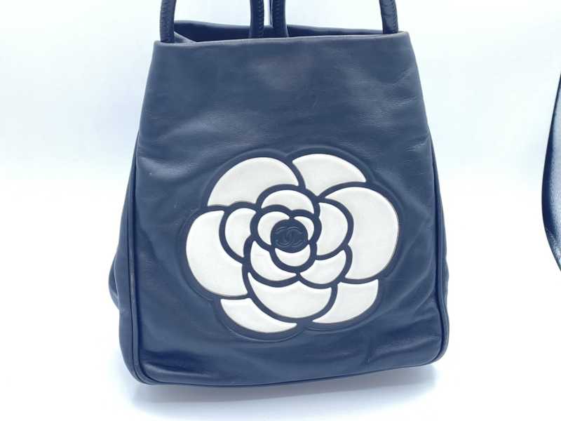 シャネル買取 カメリア ロゴ トートバッグ A20856 7番台