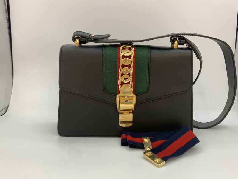 グッチ買取 シルヴィスモール 421882