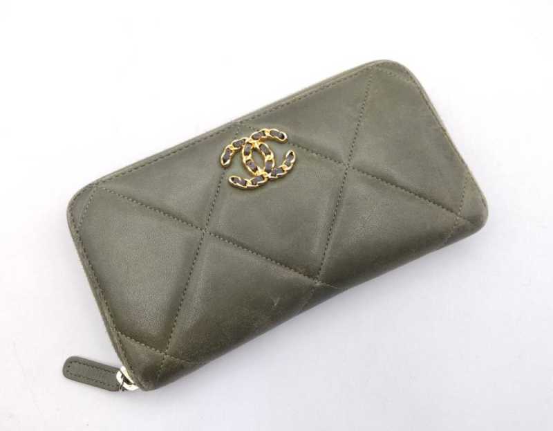 シャネル　買取　シャネル19　ラムスキン　ラウンド長財布