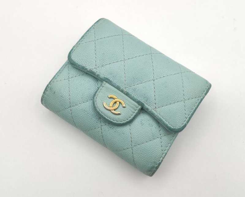 シャネル　買取　マトラッセ　コンパクトウォレット　キャビア/ブルー	