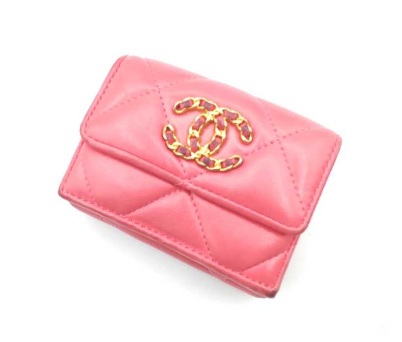 シャネル　買取　シャネル19 コンパクトウォレット