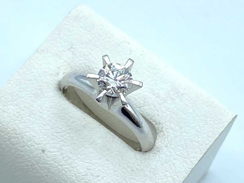 ダイヤモンド買取 プラチナ台 ラウンドブリリアントカット ダイヤモンド 0.57ct リング