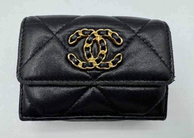 シャネル　19スモールフラップウォレット　買取