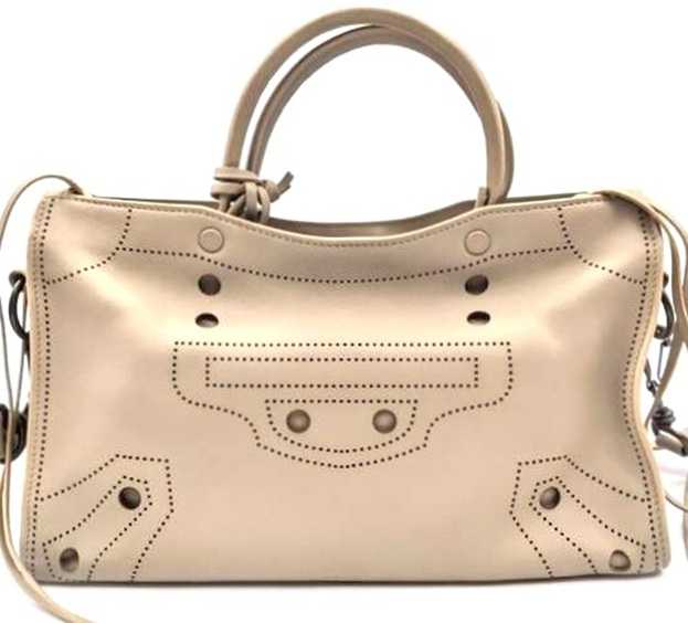 バレンシアガ買取　ブラックアウトシティ