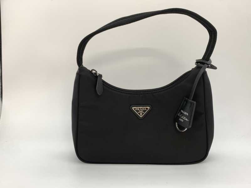プラダ買取 Re-Edition 2000 Re-Nylonミニバッグ 1NE515