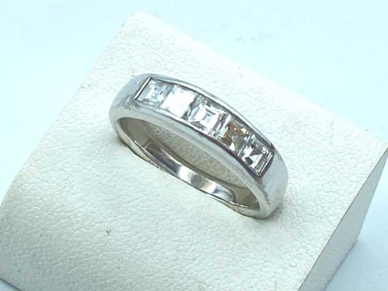 ダイヤモンド買取 K18ホワイトゴールド台 ダイヤモンド 1.05ct 一文字リング