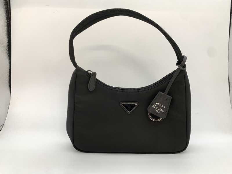 プラダ買取 Re-Edition 2000 Re-Nylonミニバッグ 1NE515