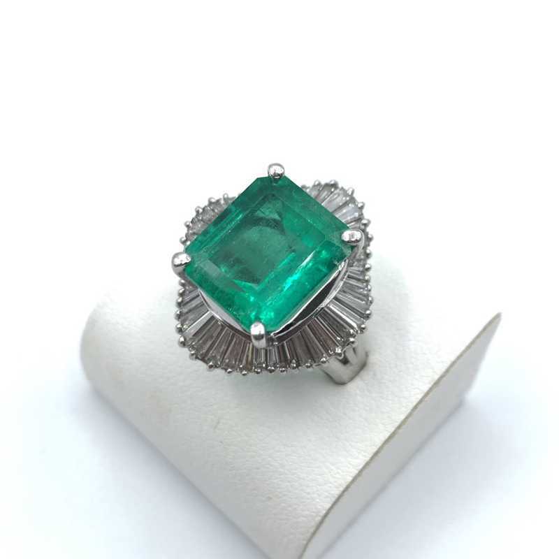宝石買取 リング プラチナ エメラルド8ct ダイヤモンド