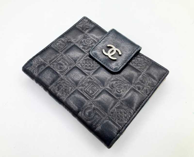 シャネル買取 アイコン コンパクトウォレット ラムスキン チョコバー ブラック シルバー金具