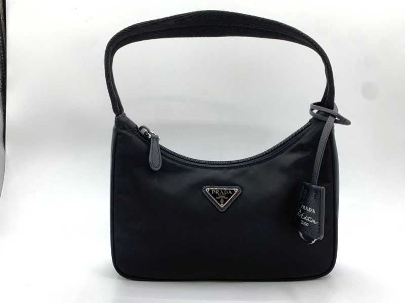 プラダ買取 Re-Edition 2000 Re-Nylonミニバッグ 1NE515