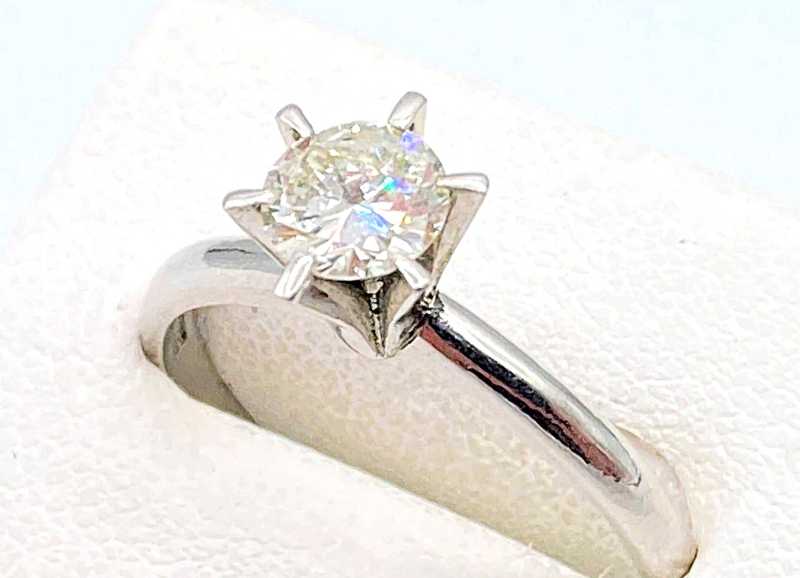 ダイヤモンド買取 PT900 立て爪 デザインリング 0.53ct