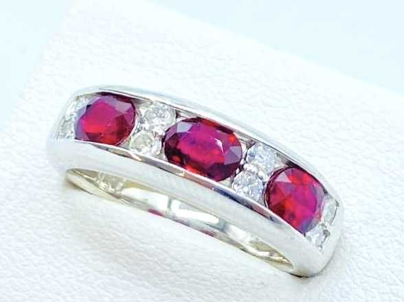 宝石買取 プラチナ台 ルビー 1.30ct ダイヤモンド 0.23ct デザイン リング