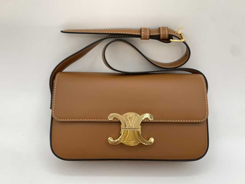 セリーヌ買取 トリオンフショルダーバッグ