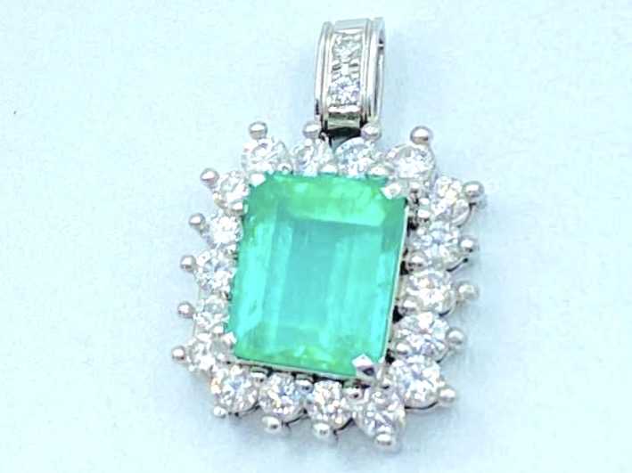 宝石買取 プラチナ台 エメラルド 3.33ct ダイヤモンド 0.98ct デザイン ペンダント