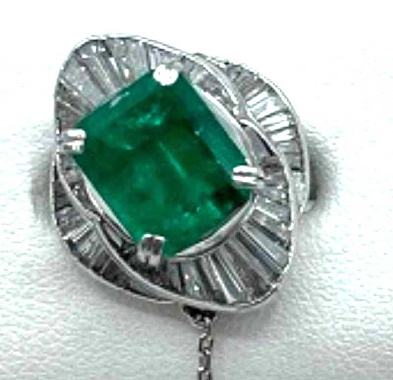 エメラルド 買取 タイタック