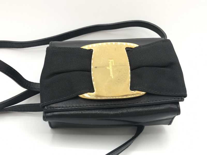 フェラガモ買取 ヴァラ ミニショルダーバッグ