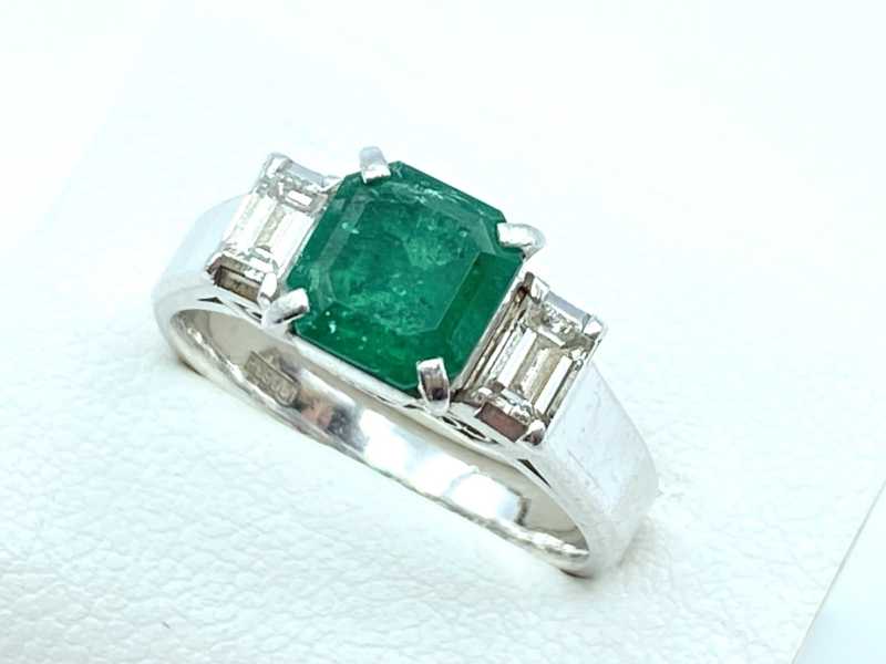 宝石買取 プラチナ台 エメラルド ダイヤモンド デザインリング
