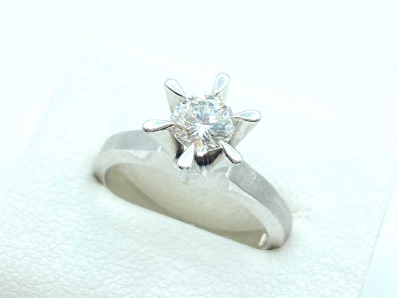 ダイヤモンド買取 プラチナ台 ラウンドブリリアントカット ダイヤモンド 立て爪リング