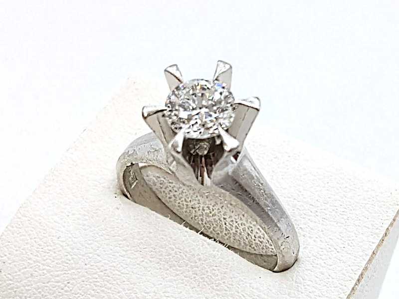 ダイヤモンド買取 0.8カラットリング