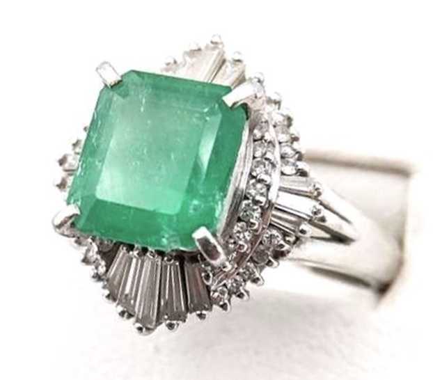 宝石買取　エメラルドダイヤモンドリング　プラチナ