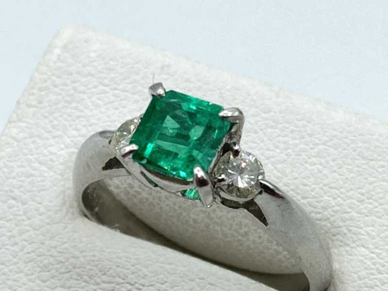 宝石買取 リング プラチナ エメラルド