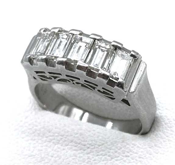 宝石買取　一文字ダイヤモンドリング　プラチナ