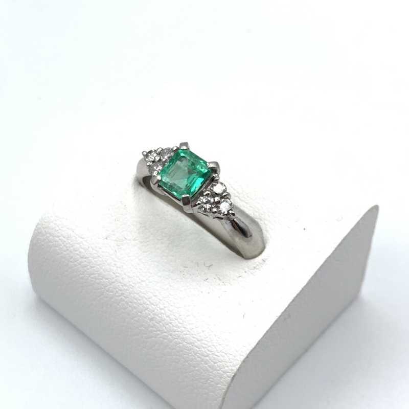 宝石買取 リング プラチナ エメラルド 6g