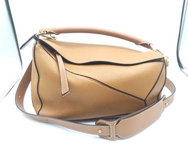 ロエベ　買取　パズルバッグ　ミディアム