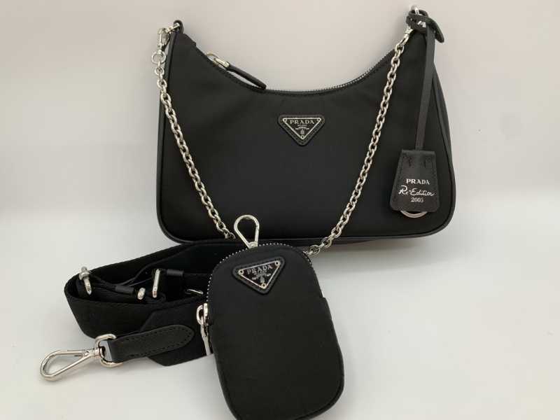プラダ買取 Re-Edition 2005 Re-Nylonバッグ 1BH204