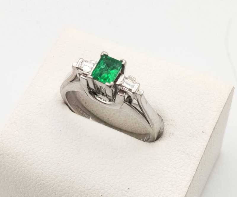 PT900リング　買取　エメラルド