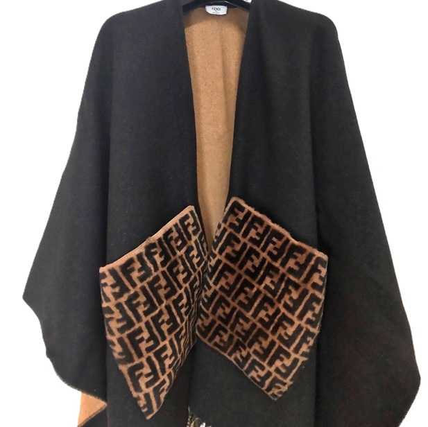 フェンディ買取　ケープ　ズッカ