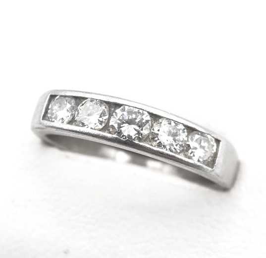 宝石買取　一文字ダイヤモンドリング　プラチナ