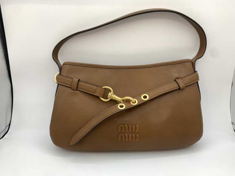 miumiu買取 アバンチュールレギュラーショルダーバッグ 5BC182